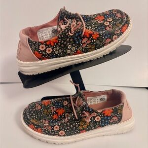 Hey Dude Wendy Youth Forager casual shoes Size 3 girls